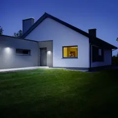 Lampy imitujące światło słoneczne – które wybrać do domu?