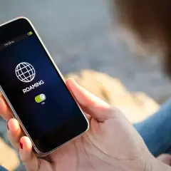 Jak włączyć roaming w Plush i korzystać z usług za granicą