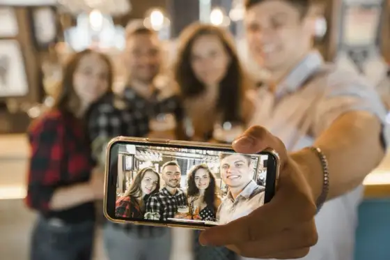 Jak zrobić selfie telefonem? 3 proste zasady dobrego zdjęcia